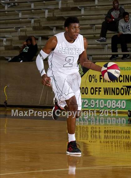 Thumbnail 3 in Houston Bellaire vs. Richardson Berkner (Avery WinterHeat Showcase) photogallery.