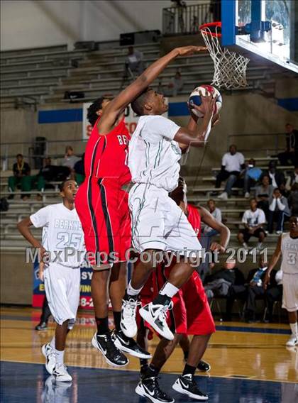Thumbnail 2 in Houston Bellaire vs. Richardson Berkner (Avery WinterHeat Showcase) photogallery.