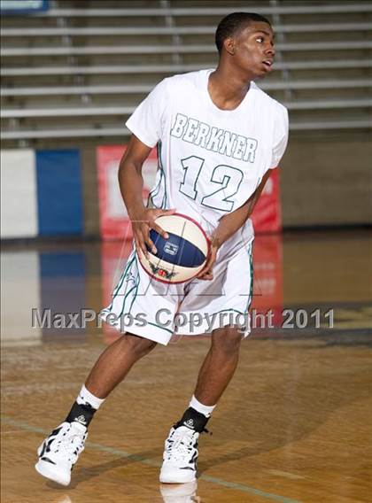 Thumbnail 2 in Houston Bellaire vs. Richardson Berkner (Avery WinterHeat Showcase) photogallery.