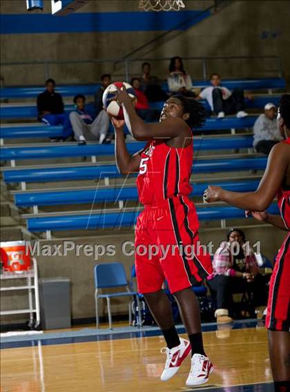 Thumbnail 2 in Houston Bellaire vs. Richardson Berkner (Avery WinterHeat Showcase) photogallery.