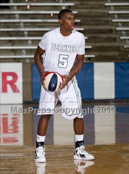Thumbnail 2 in Houston Bellaire vs. Richardson Berkner (Avery WinterHeat Showcase) photogallery.