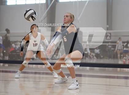 Thumbnail 3 in Clear Lake vs Magnolia West (Legends Invitational) photogallery.