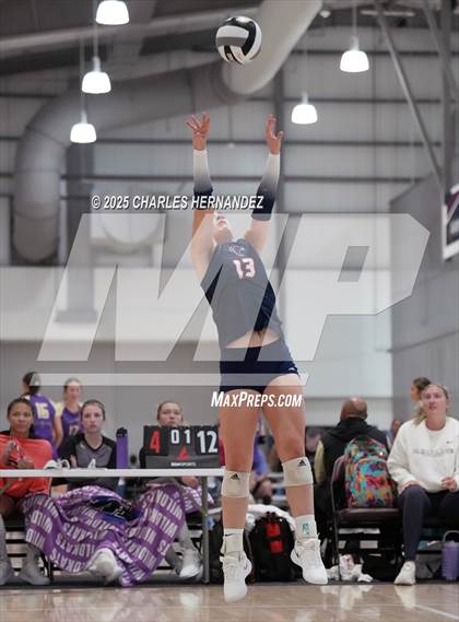 Thumbnail 2 in Clear Lake vs Magnolia West (Legends Invitational) photogallery.