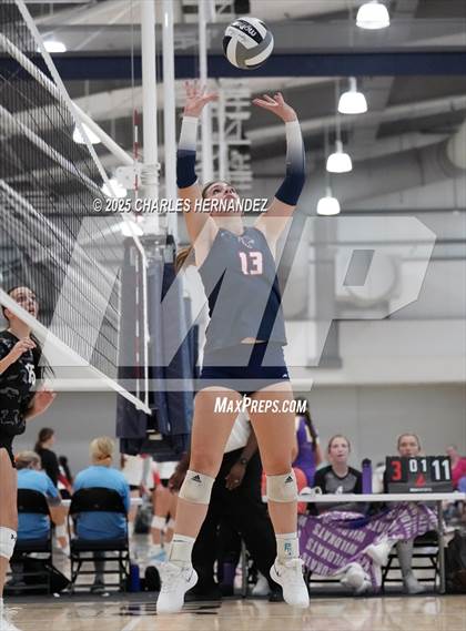 Thumbnail 2 in Clear Lake vs Magnolia West (Legends Invitational) photogallery.