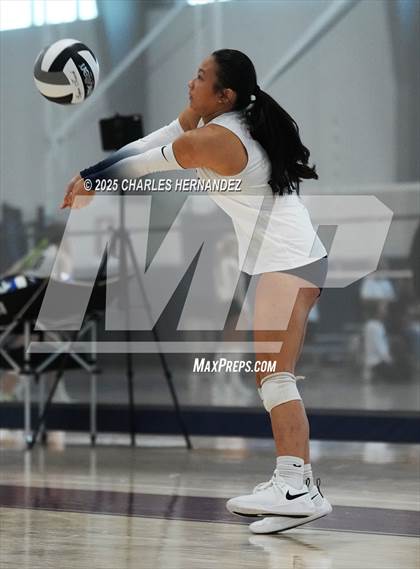 Thumbnail 3 in Clear Lake vs Magnolia West (Legends Invitational) photogallery.