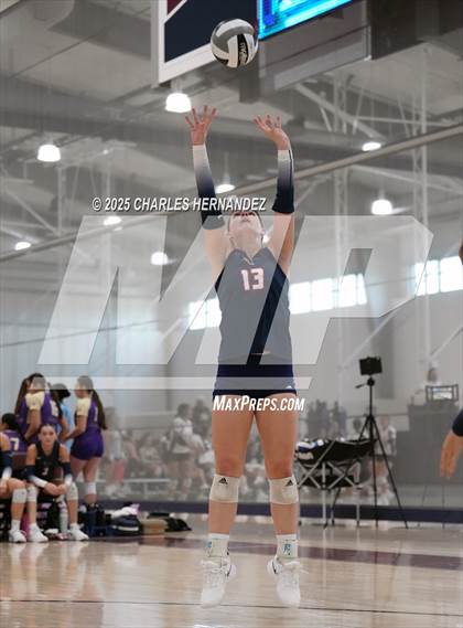 Thumbnail 2 in Clear Lake vs Magnolia West (Legends Invitational) photogallery.