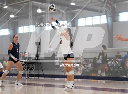 Thumbnail 3 in Clear Lake vs Magnolia West (Legends Invitational) photogallery.