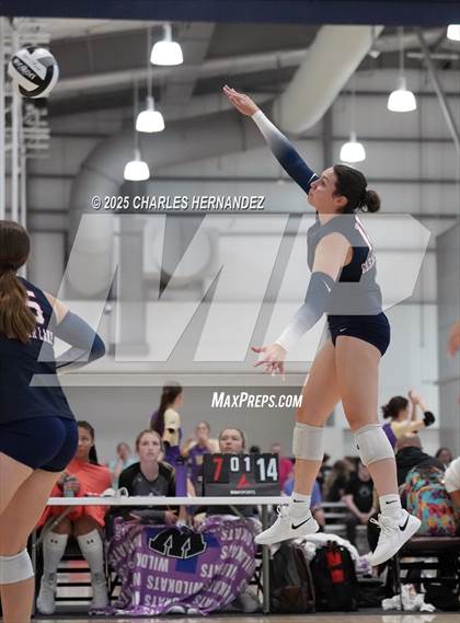 Thumbnail 3 in Clear Lake vs Magnolia West (Legends Invitational) photogallery.