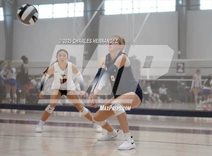 Thumbnail 2 in Clear Lake vs Magnolia West (Legends Invitational) photogallery.