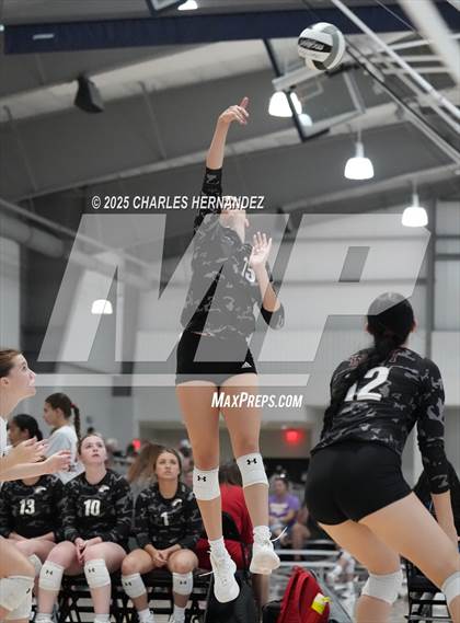 Thumbnail 2 in Clear Lake vs Magnolia West (Legends Invitational) photogallery.