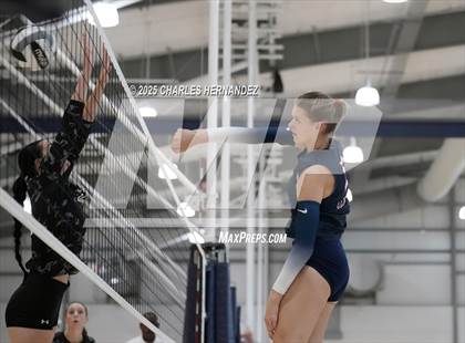 Thumbnail 3 in Clear Lake vs Magnolia West (Legends Invitational) photogallery.