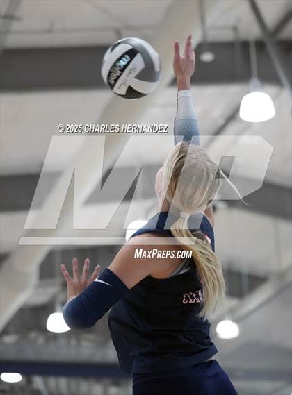 Thumbnail 3 in Clear Lake vs Magnolia West (Legends Invitational) photogallery.