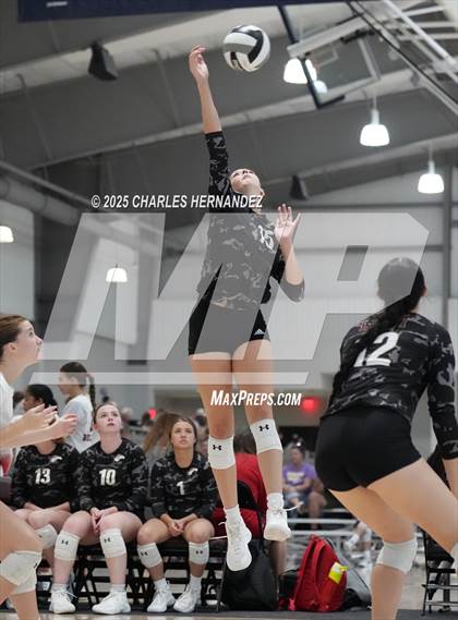 Thumbnail 1 in Clear Lake vs Magnolia West (Legends Invitational) photogallery.
