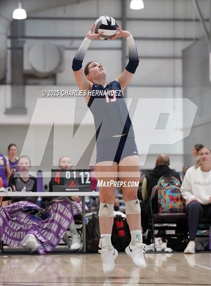 Thumbnail 3 in Clear Lake vs Magnolia West (Legends Invitational) photogallery.