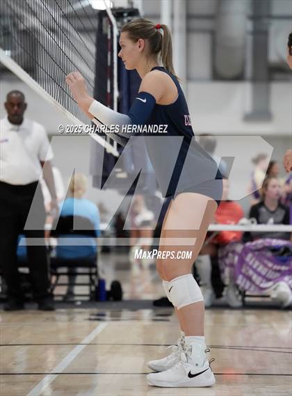 Thumbnail 2 in Clear Lake vs Magnolia West (Legends Invitational) photogallery.