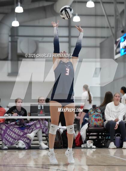 Thumbnail 3 in Clear Lake vs Magnolia West (Legends Invitational) photogallery.