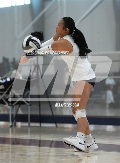 Thumbnail 2 in Clear Lake vs Magnolia West (Legends Invitational) photogallery.