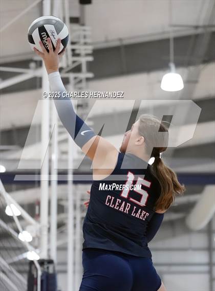 Thumbnail 3 in Clear Lake vs Magnolia West (Legends Invitational) photogallery.