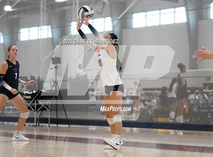 Thumbnail 2 in Clear Lake vs Magnolia West (Legends Invitational) photogallery.
