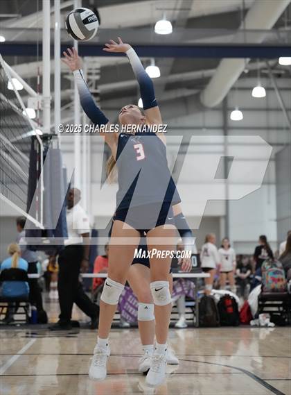 Thumbnail 2 in Clear Lake vs Magnolia West (Legends Invitational) photogallery.