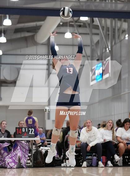 Thumbnail 2 in Clear Lake vs Magnolia West (Legends Invitational) photogallery.