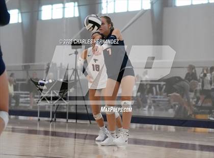 Thumbnail 2 in Clear Lake vs Magnolia West (Legends Invitational) photogallery.