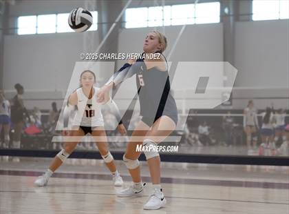 Thumbnail 3 in Clear Lake vs Magnolia West (Legends Invitational) photogallery.