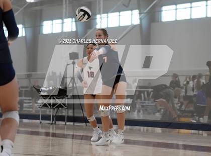 Thumbnail 3 in Clear Lake vs Magnolia West (Legends Invitational) photogallery.
