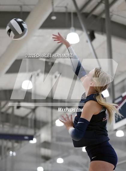 Thumbnail 2 in Clear Lake vs Magnolia West (Legends Invitational) photogallery.