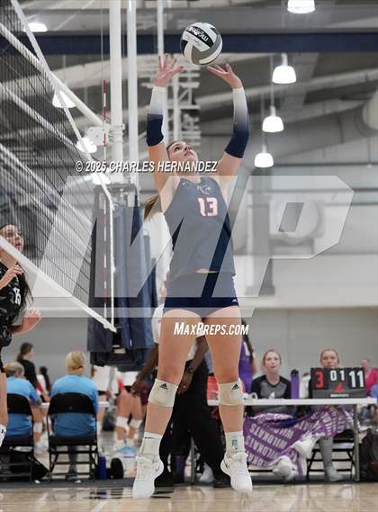 Thumbnail 1 in Clear Lake vs Magnolia West (Legends Invitational) photogallery.