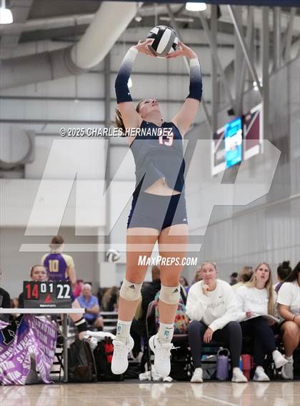 Thumbnail 3 in Clear Lake vs Magnolia West (Legends Invitational) photogallery.