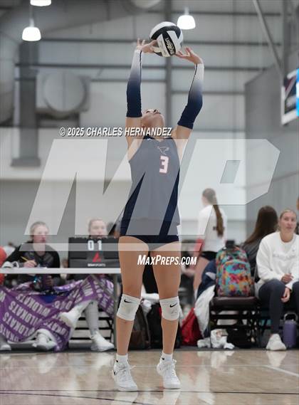 Thumbnail 2 in Clear Lake vs Magnolia West (Legends Invitational) photogallery.