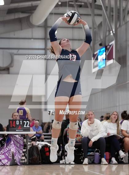 Thumbnail 2 in Clear Lake vs Magnolia West (Legends Invitational) photogallery.