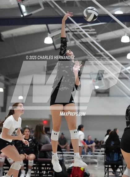 Thumbnail 2 in Clear Lake vs Magnolia West (Legends Invitational) photogallery.