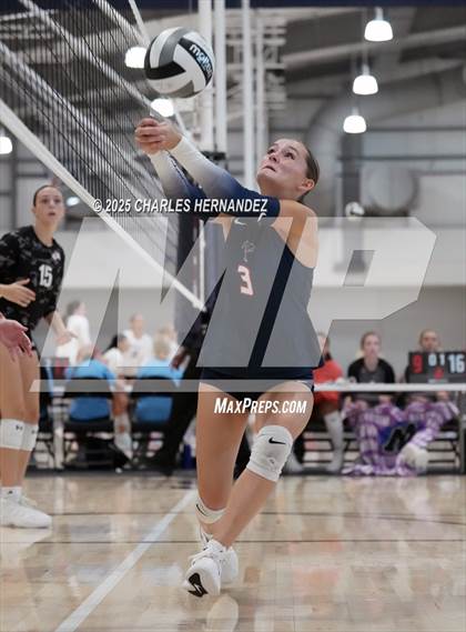 Thumbnail 3 in Clear Lake vs Magnolia West (Legends Invitational) photogallery.