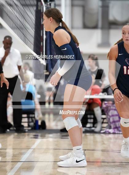 Thumbnail 2 in Clear Lake vs Magnolia West (Legends Invitational) photogallery.