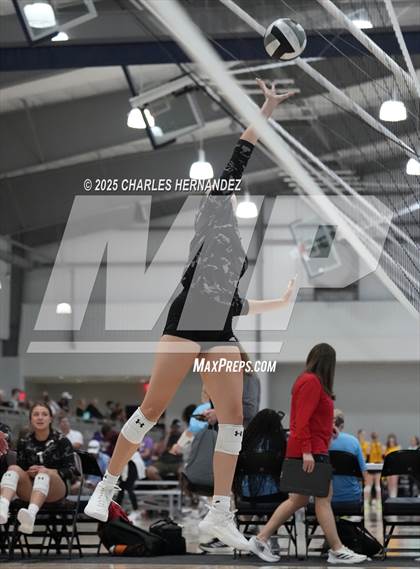 Thumbnail 1 in Clear Lake vs Magnolia West (Legends Invitational) photogallery.