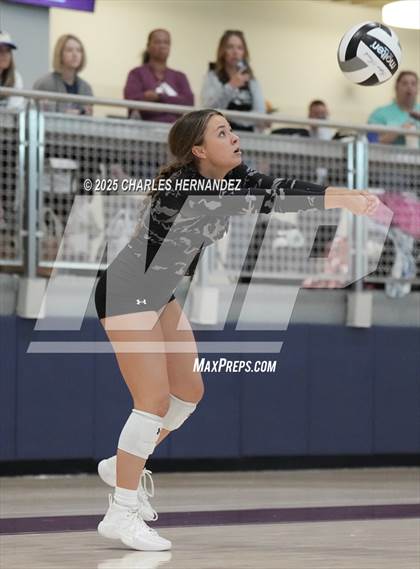 Thumbnail 2 in Clear Lake vs Magnolia West (Legends Invitational) photogallery.
