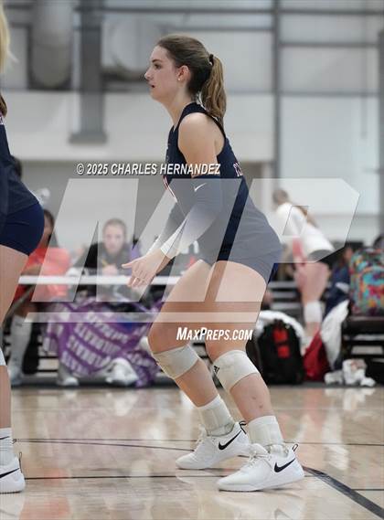 Thumbnail 3 in Clear Lake vs Magnolia West (Legends Invitational) photogallery.