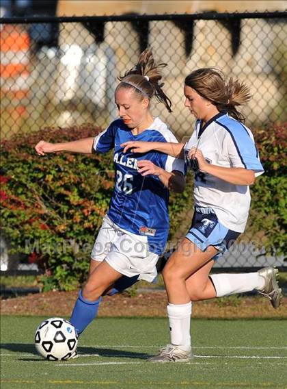Thumbnail 2 in Salem vs Nashua North photogallery.