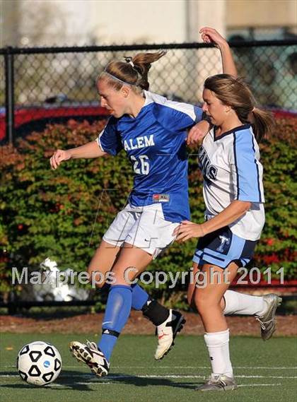 Thumbnail 3 in Salem vs Nashua North photogallery.
