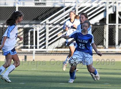 Thumbnail 3 in Salem vs Nashua North photogallery.