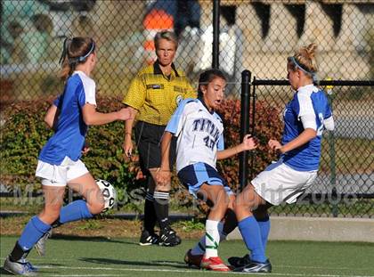 Thumbnail 2 in Salem vs Nashua North photogallery.