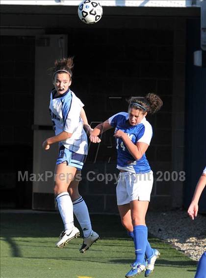 Thumbnail 3 in Salem vs Nashua North photogallery.