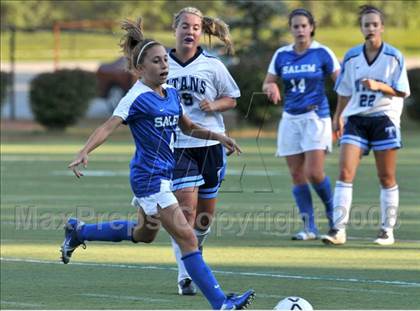 Thumbnail 2 in Salem vs Nashua North photogallery.