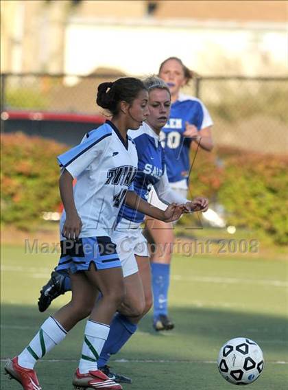 Thumbnail 1 in Salem vs Nashua North photogallery.