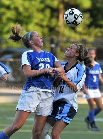 Thumbnail 3 in Salem vs Nashua North photogallery.