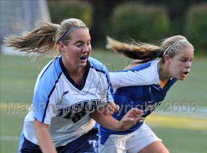 Thumbnail 2 in Salem vs Nashua North photogallery.