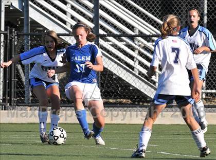 Thumbnail 3 in Salem vs Nashua North photogallery.