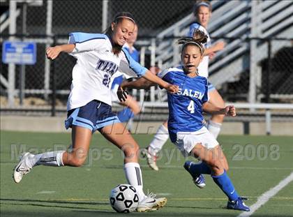 Thumbnail 3 in Salem vs Nashua North photogallery.